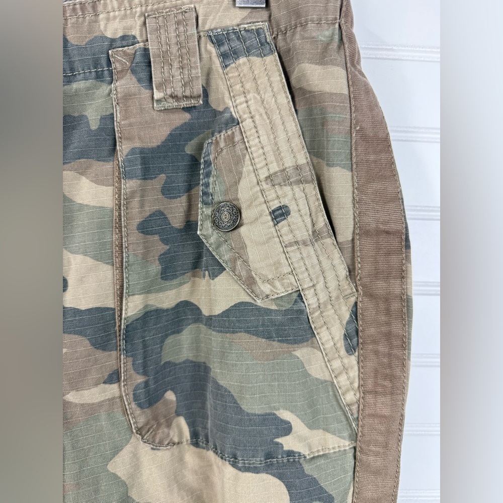 J.Crew women’s camo broken in, chino classic twill, city fit crops. Size 10 - Picture 5 of 7